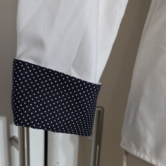 Chic White Button-Down Shirt with Black Accents - Picture 3 of 6